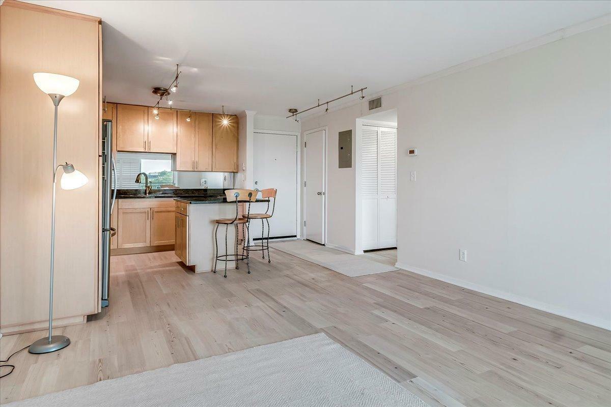 Property Photo:  210 W Grant Street 506  MN 55403 