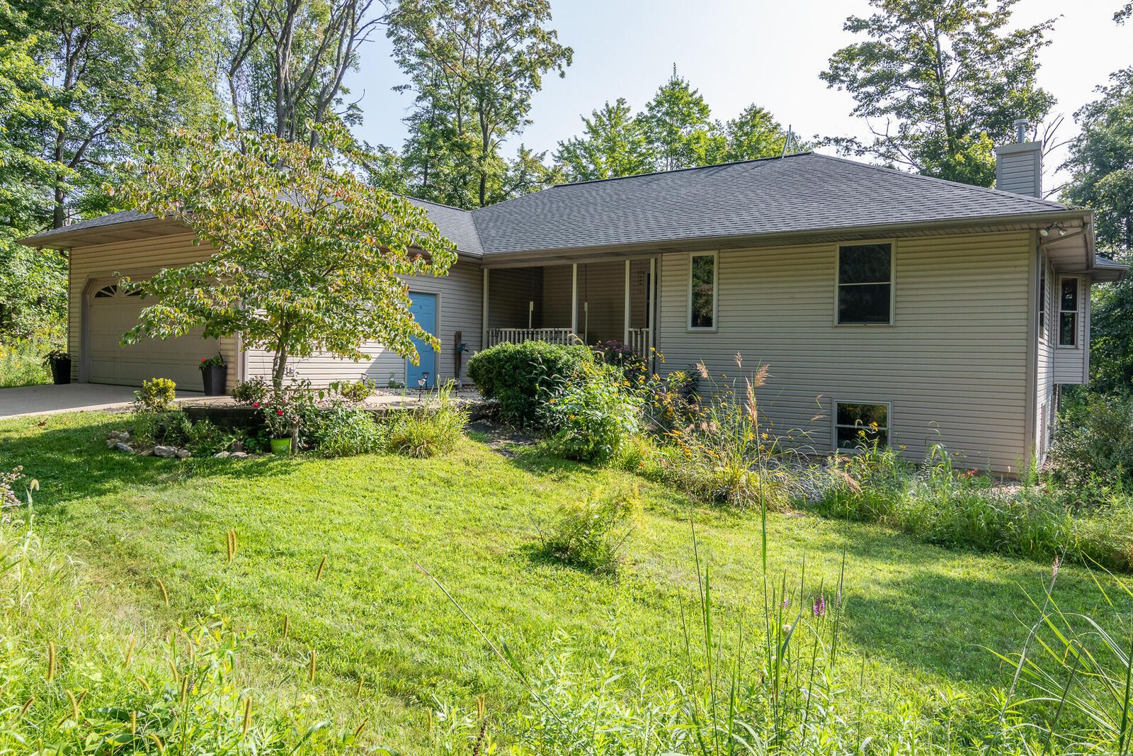 Property Photo:  5616 E S Avenue  MI 49097