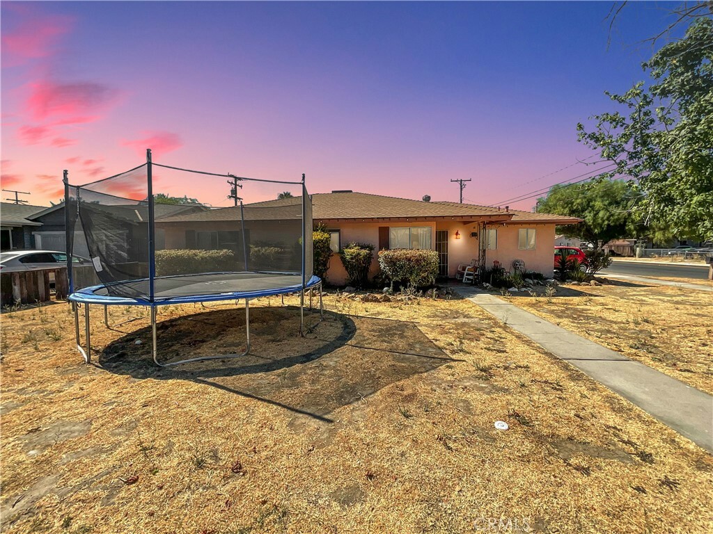 Property Photo:  810 S Santa Fe Street  CA 92543 