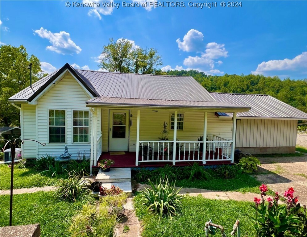 Property Photo:  4909 Big Tyler Road  WV 25313 