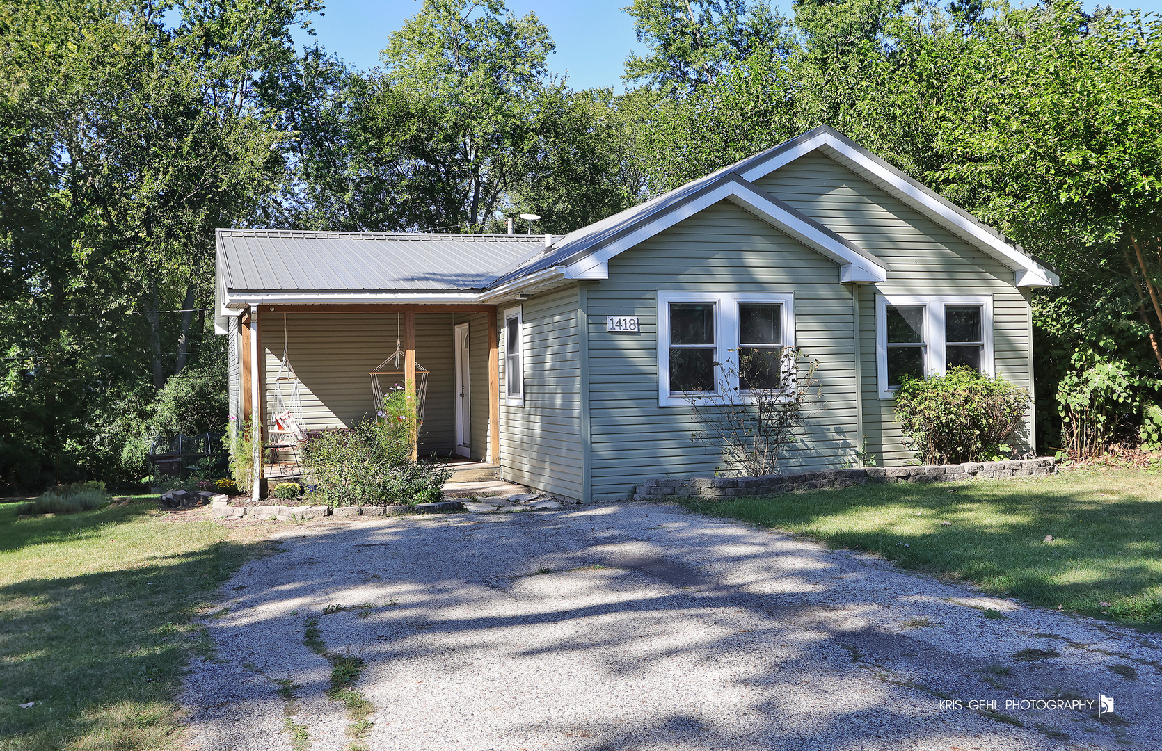 Property Photo:  1418 Meadowbrook Drive  IL 60073 