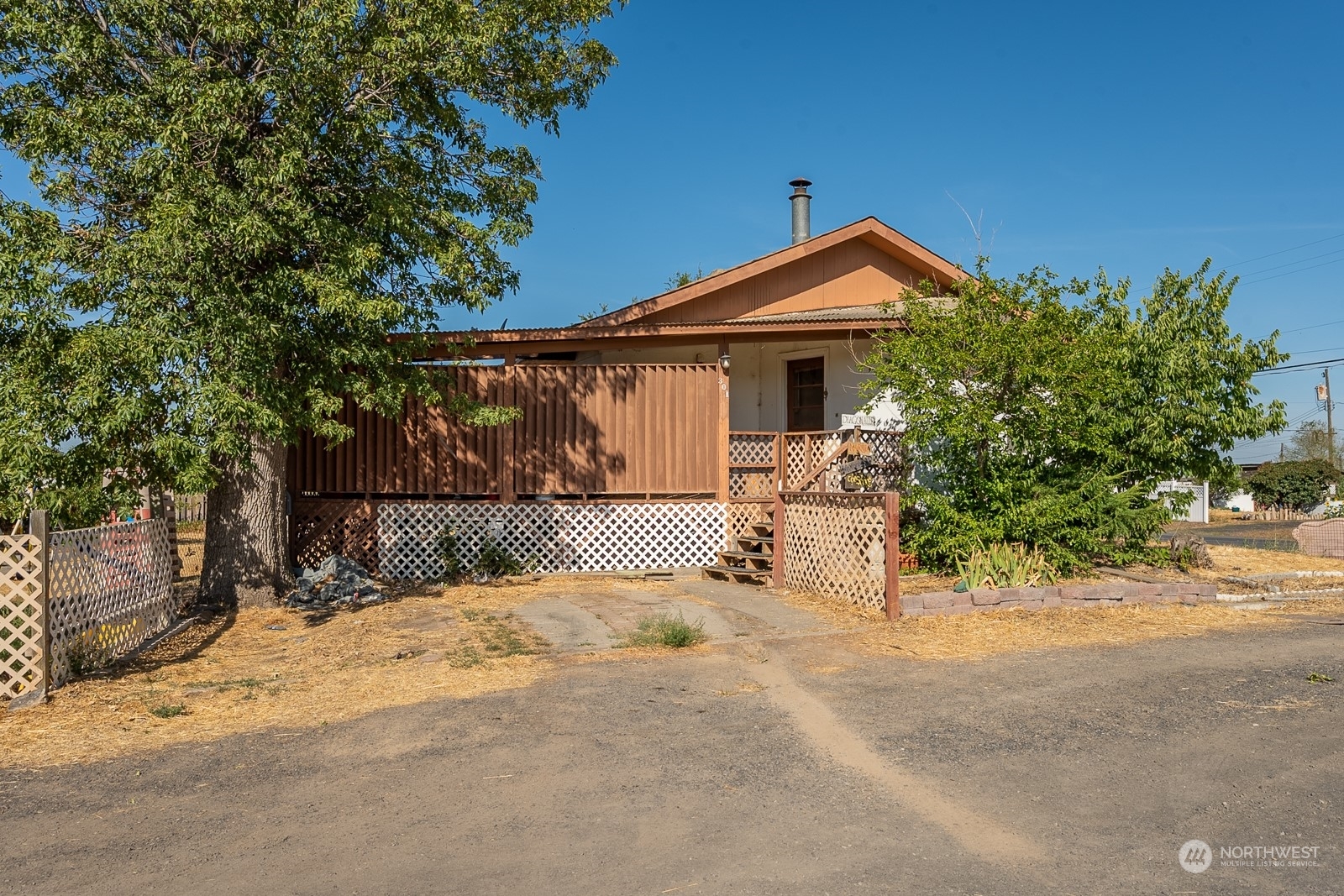 Property Photo: 301 S Elm Avenue WA 98857