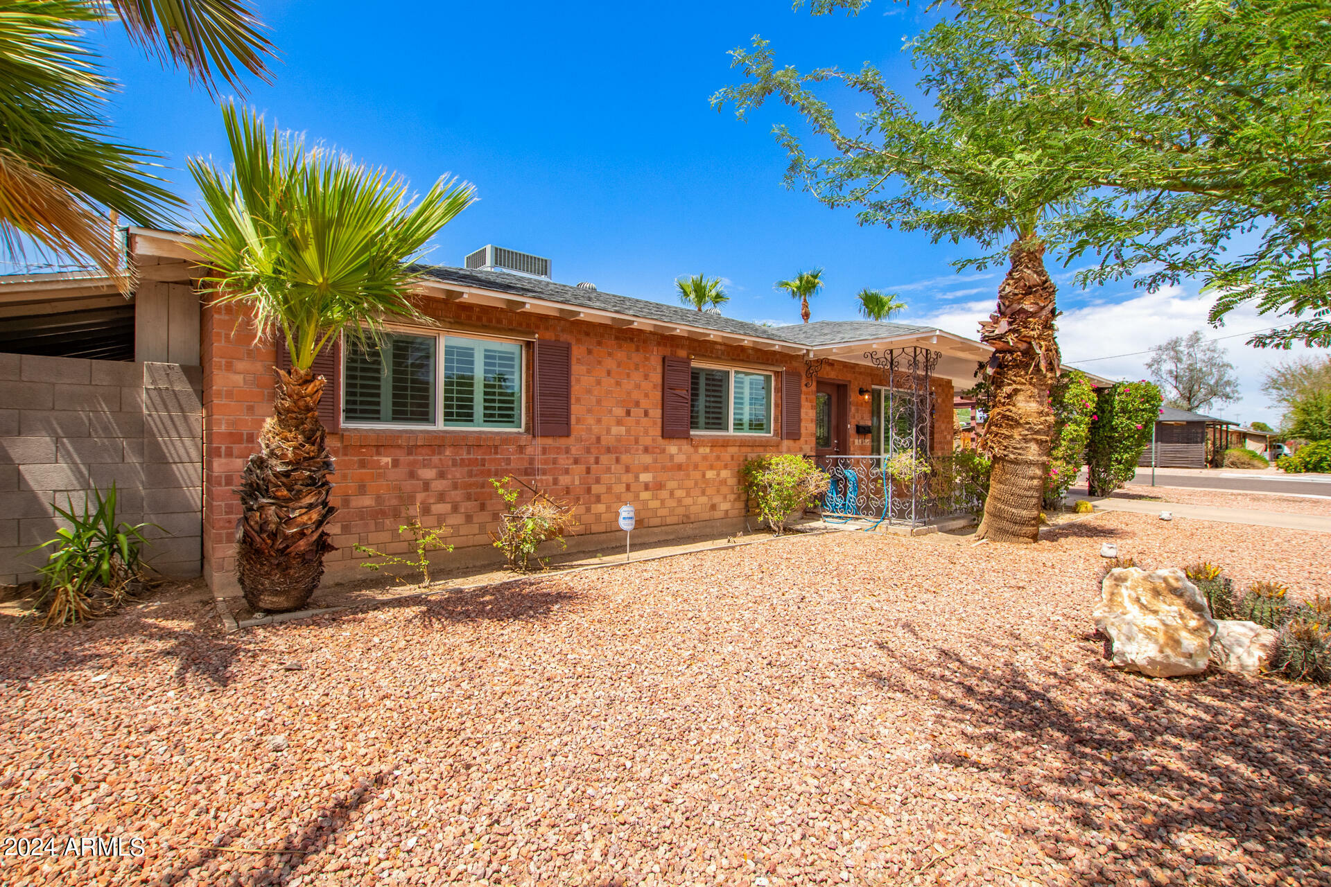 Property Photo:  1814 N Miller Road  AZ 85257 