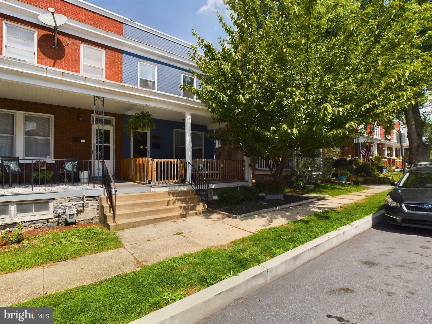 Property Photo:  927 Edgewood Avenue  PA 17603 