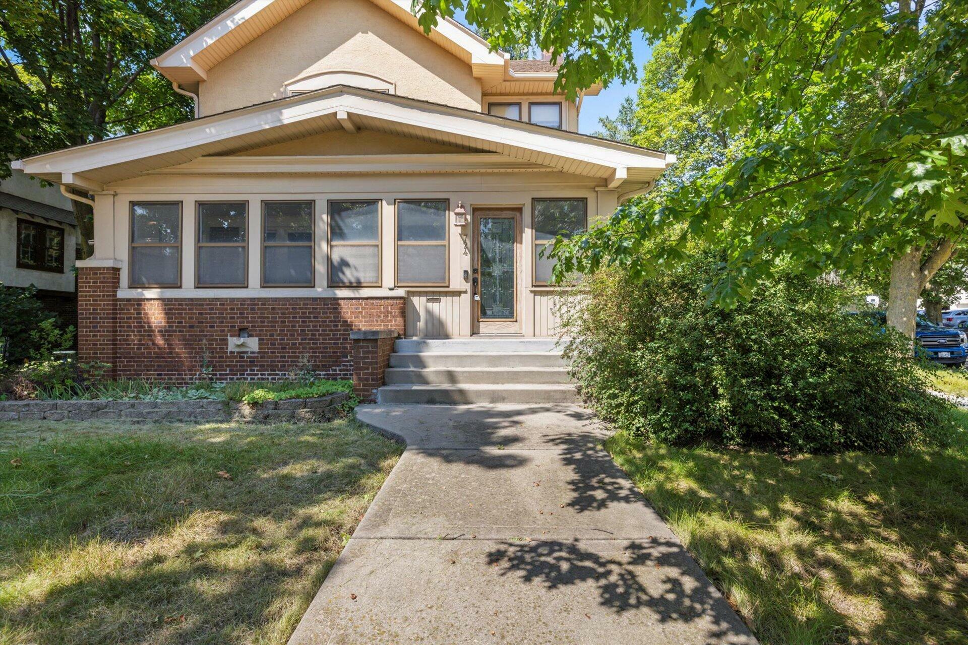 Property Photo:  724 Arcadian Ave  WI 53186 