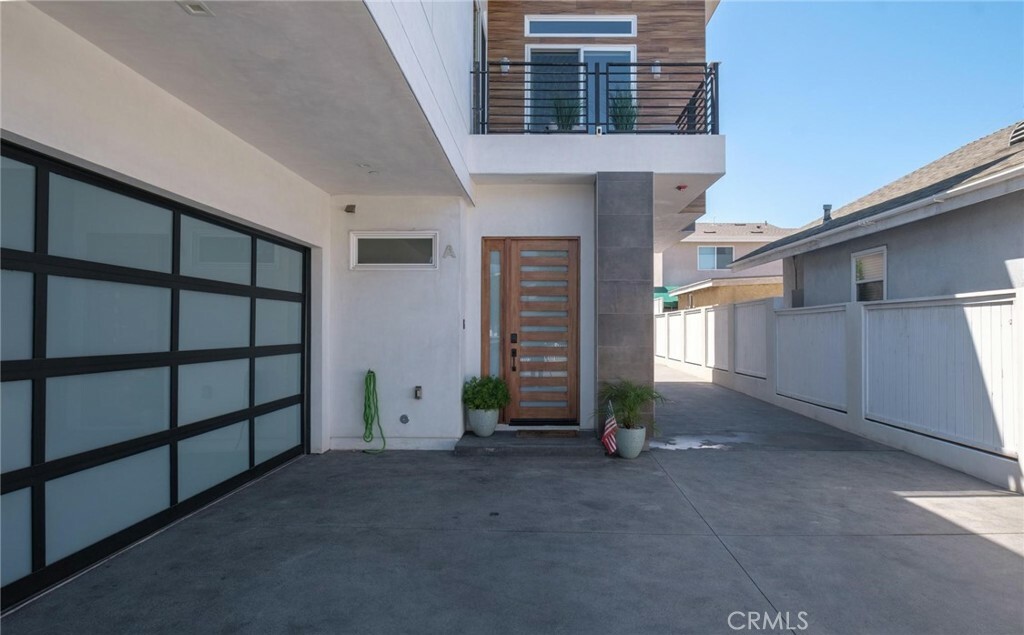 Property Photo:  2104 Voorhees Avenue A  CA 90278 