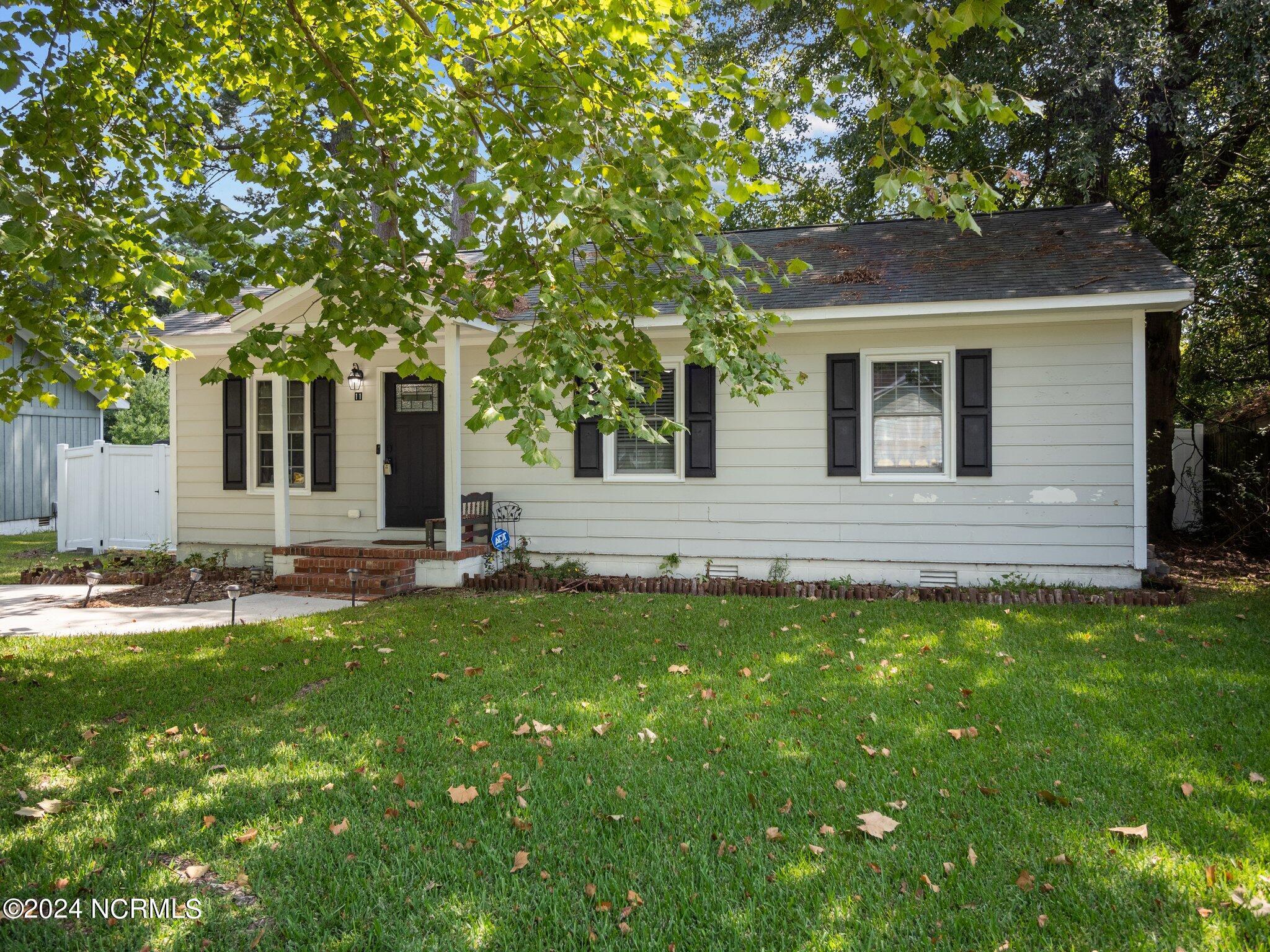 Property Photo: 11 Lakewood Court NC 28546