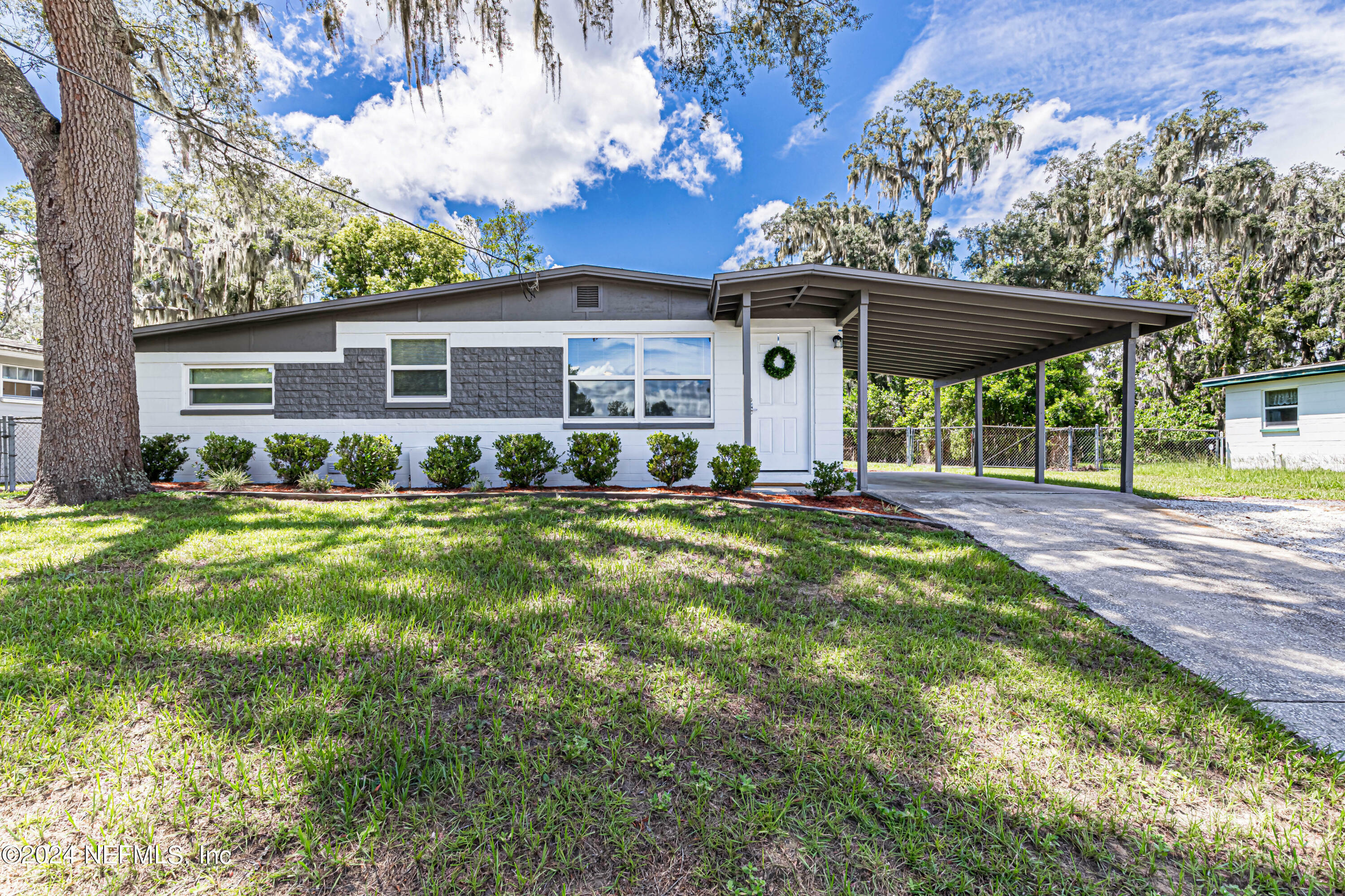 Property Photo:  301 Hollis Drive E  FL 32073 