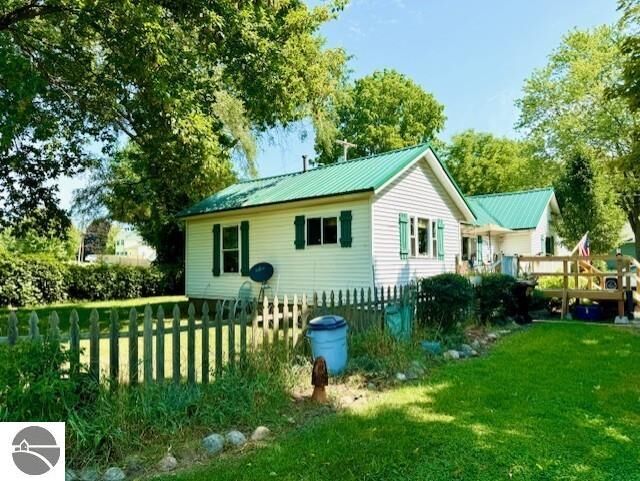 Property Photo:  529 Teman Street  MI 48880 