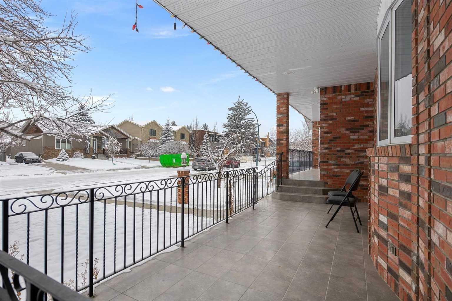 Property Photo:  1612 48 Avenue SW  AB T2T 2S8 