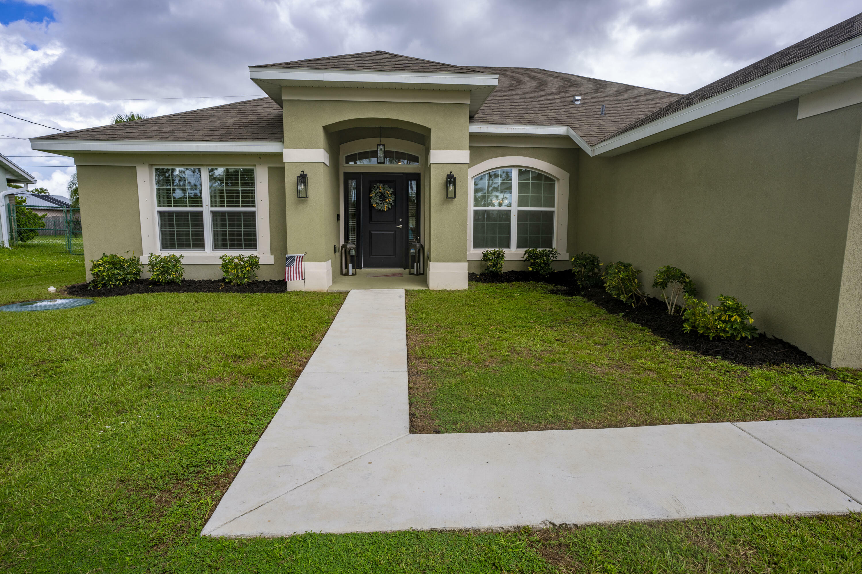 Property Photo:  1681 SW Salvatierra Boulevard  FL 34987 