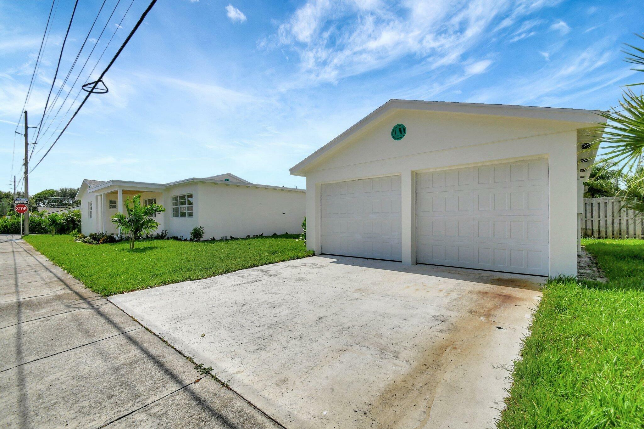 Property Photo:  1131 N Ocean Breeze  FL 33460 