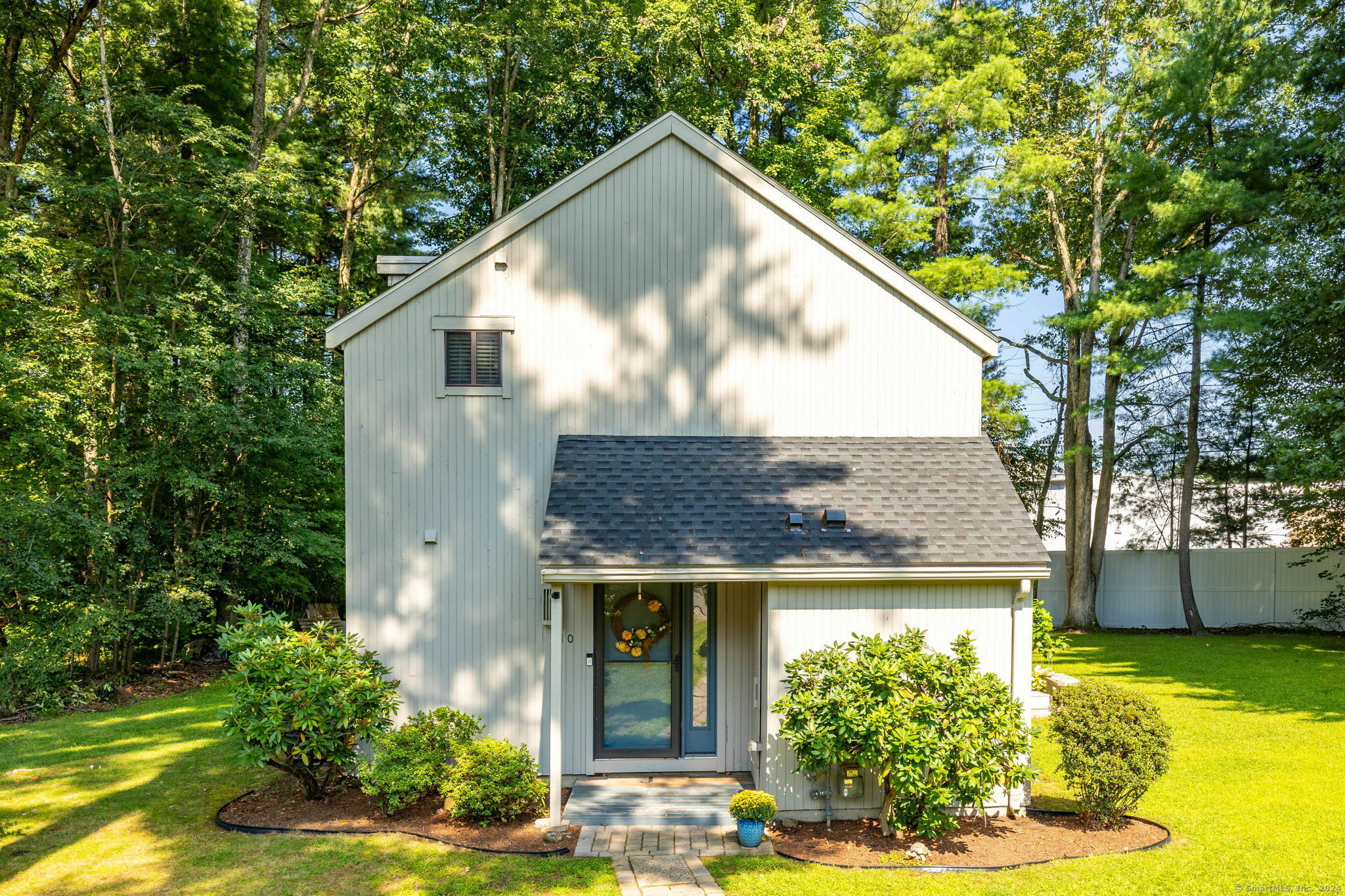 Property Photo:  10 Gray Pine Common 10  CT 06001 