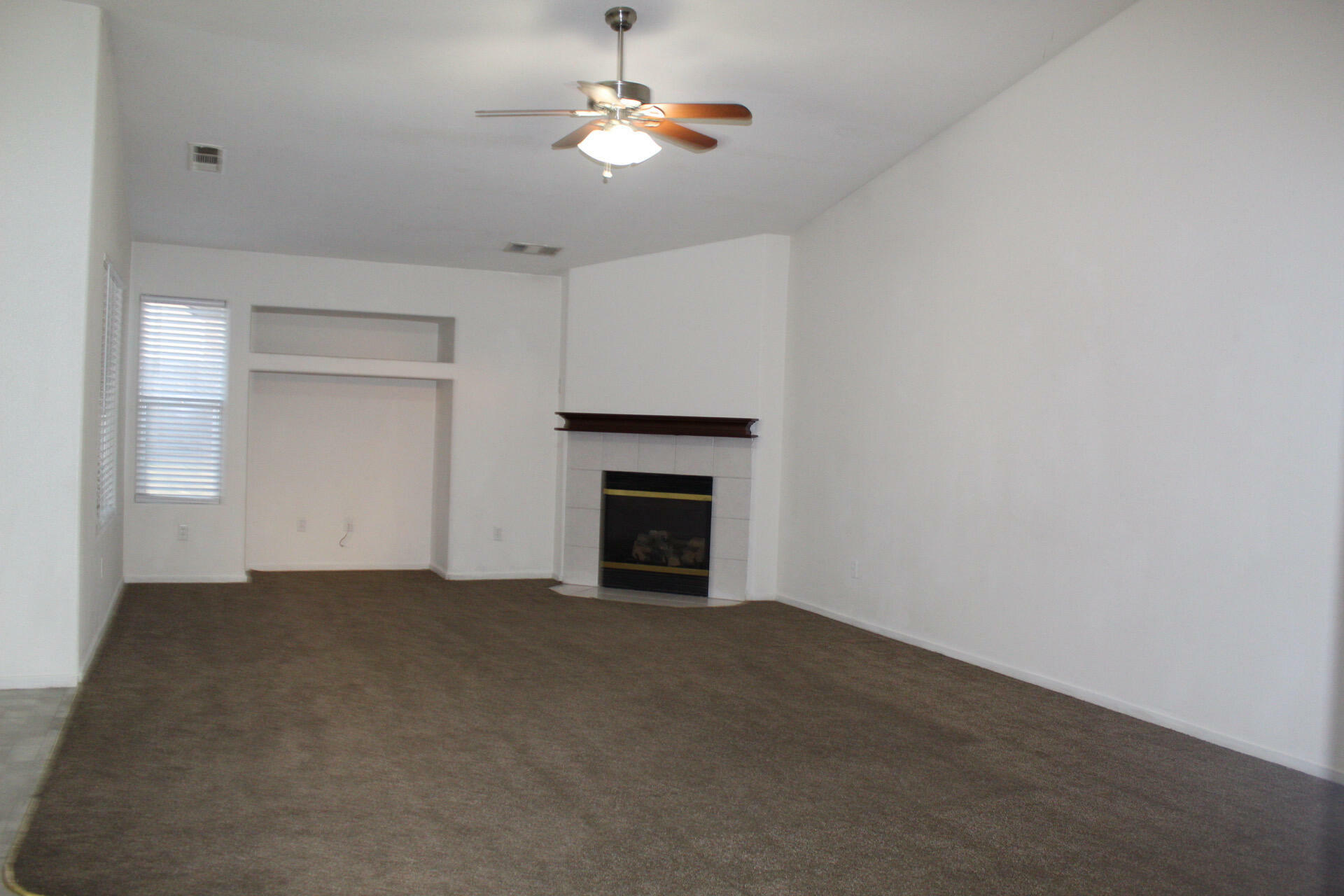 Property Photo:  1400 N Salisbury Street  CA 93257 