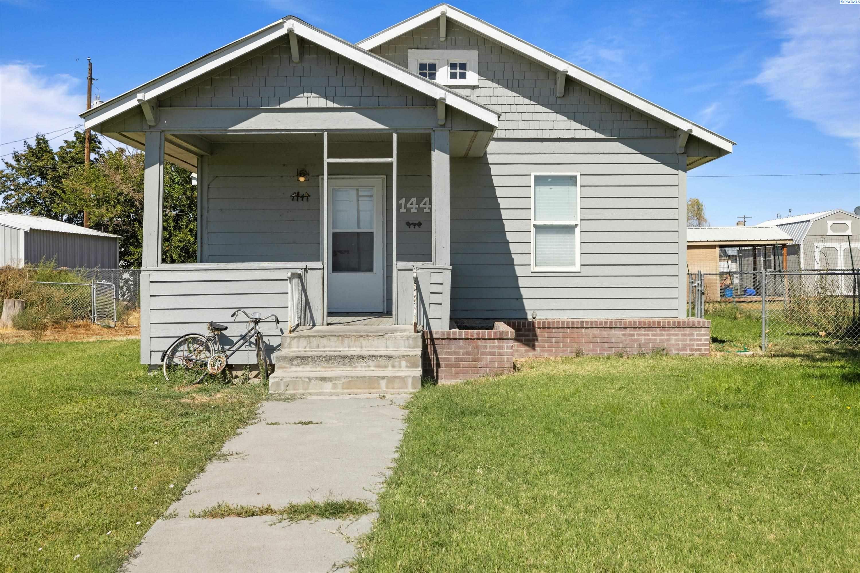 Property Photo:  144 Ash St  WA 99323 