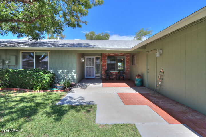 Property Photo: 4906 E Lake Point Circle AZ 85044