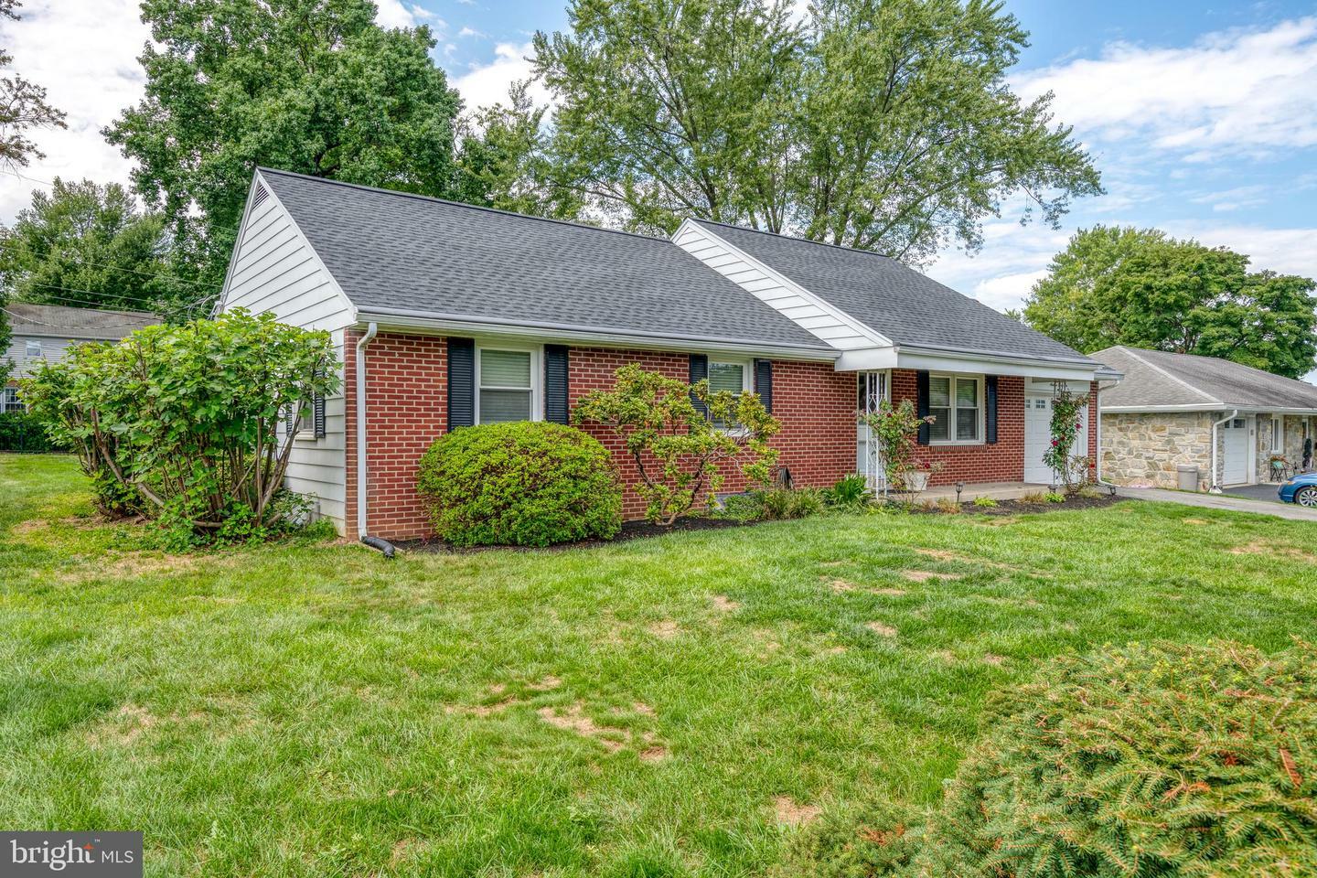 Property Photo:  1636 Ridgedale Drive  PA 17601 