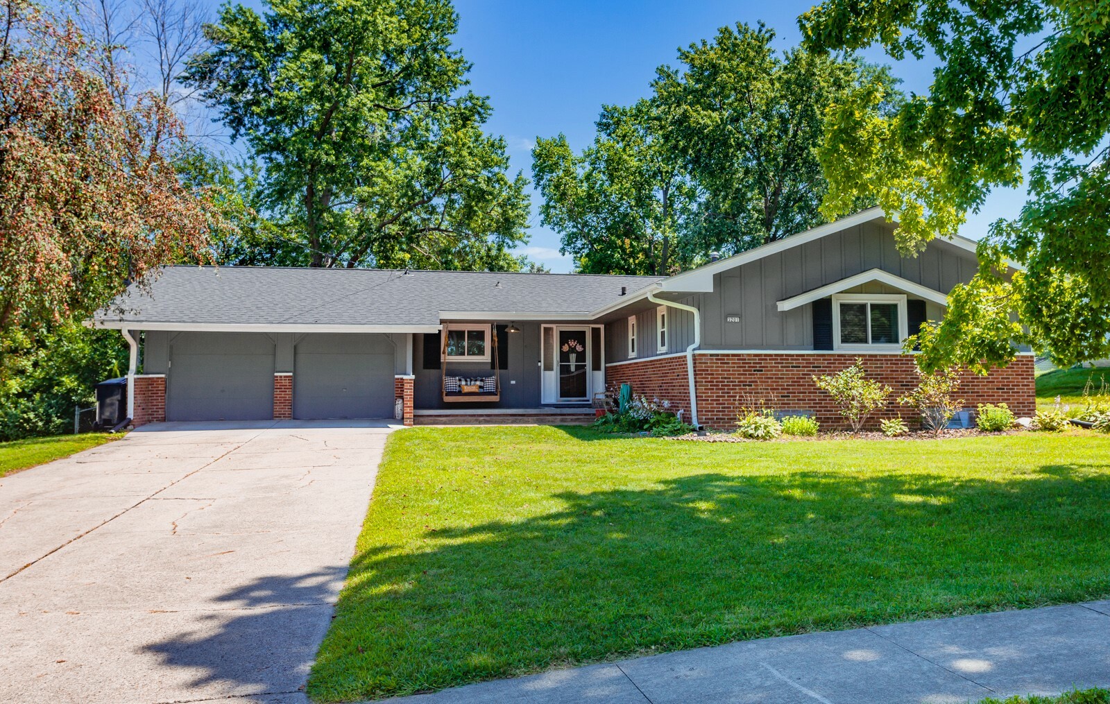 Property Photo:  3201 90th Street  IA 50322 