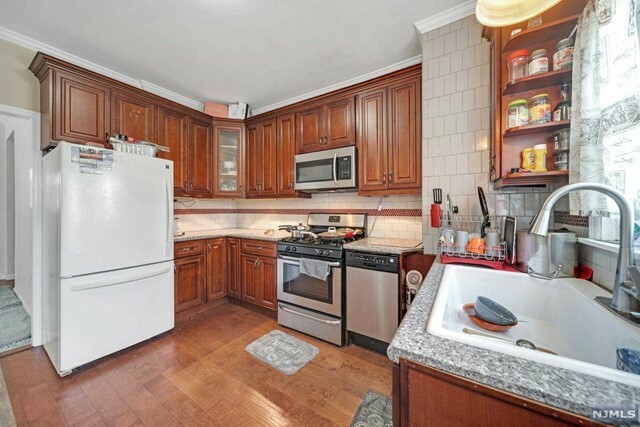 Property Photo:  14 Whitman Avenue  NJ 07306 