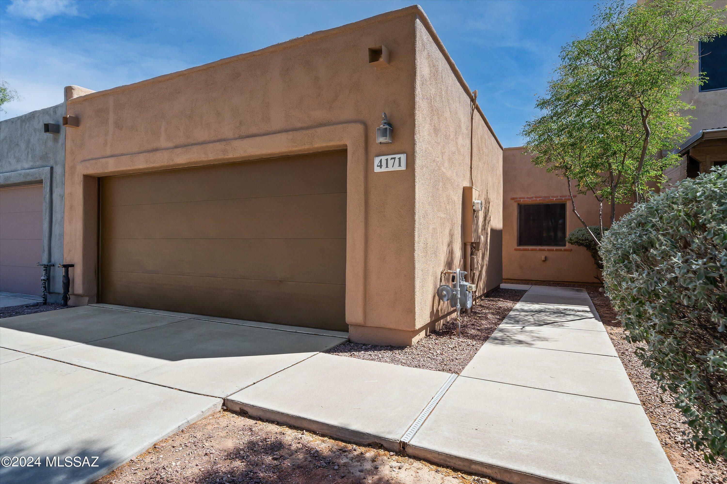 Property Photo:  4171 N Fortune Loop  AZ 85719 