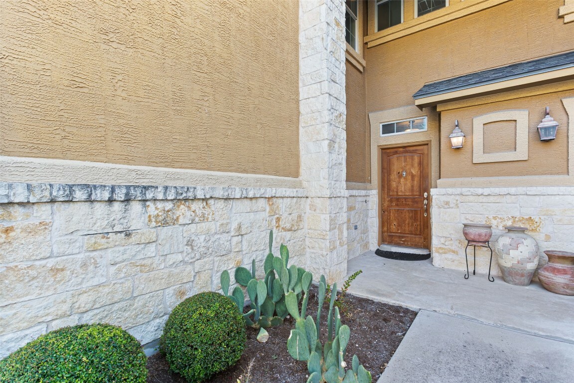 Property Photo:  2210 Onion Creek Parkway 1303  TX 78747 