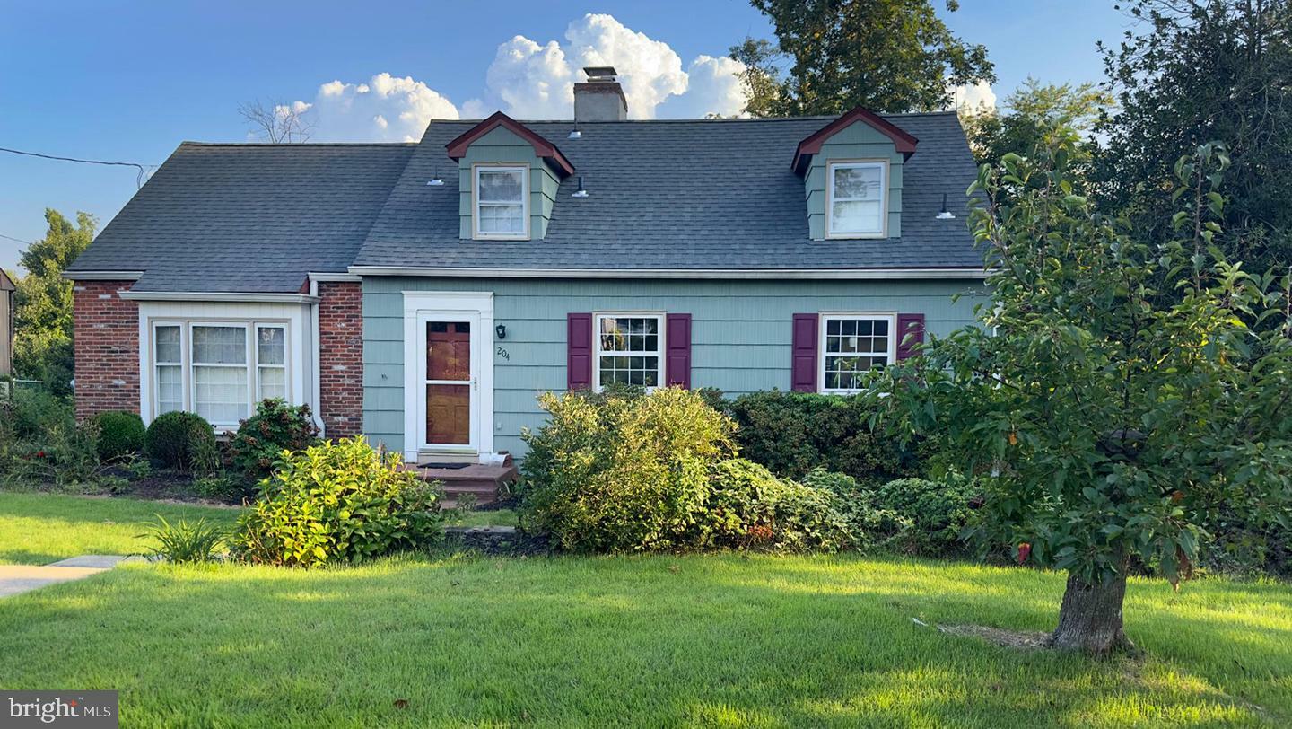 Property Photo:  204 W Cedar Street  NJ 08090 