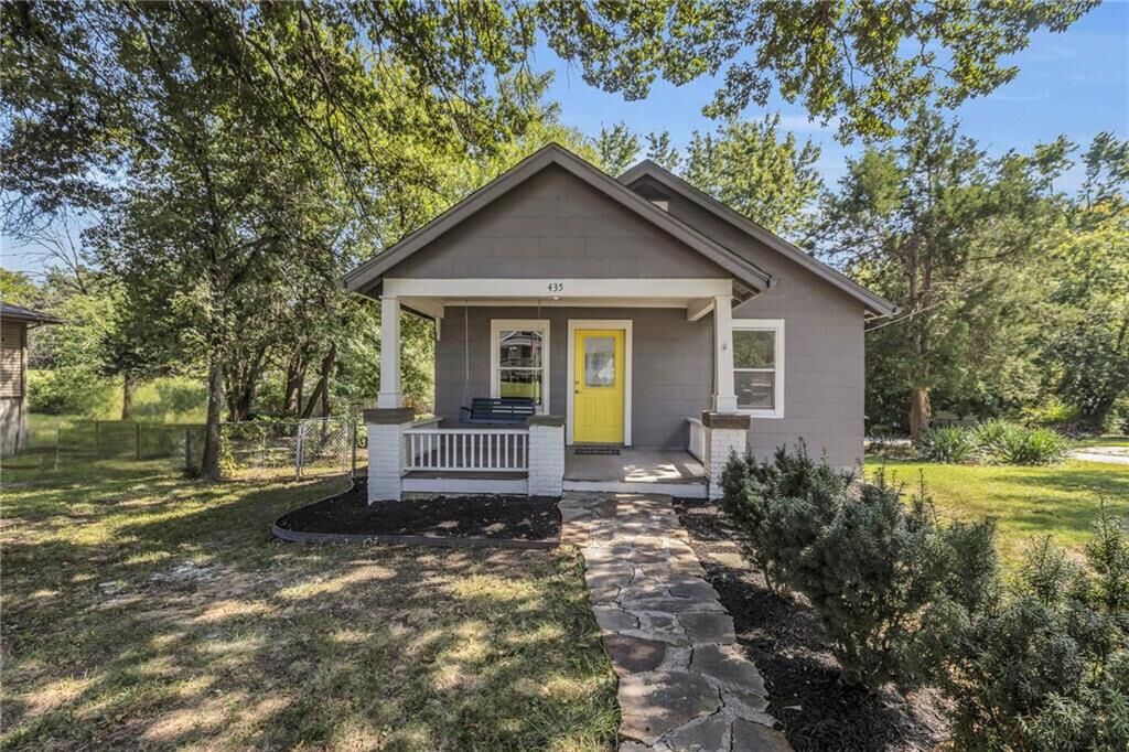 Property Photo: 435 E Whittier Street MO 64119