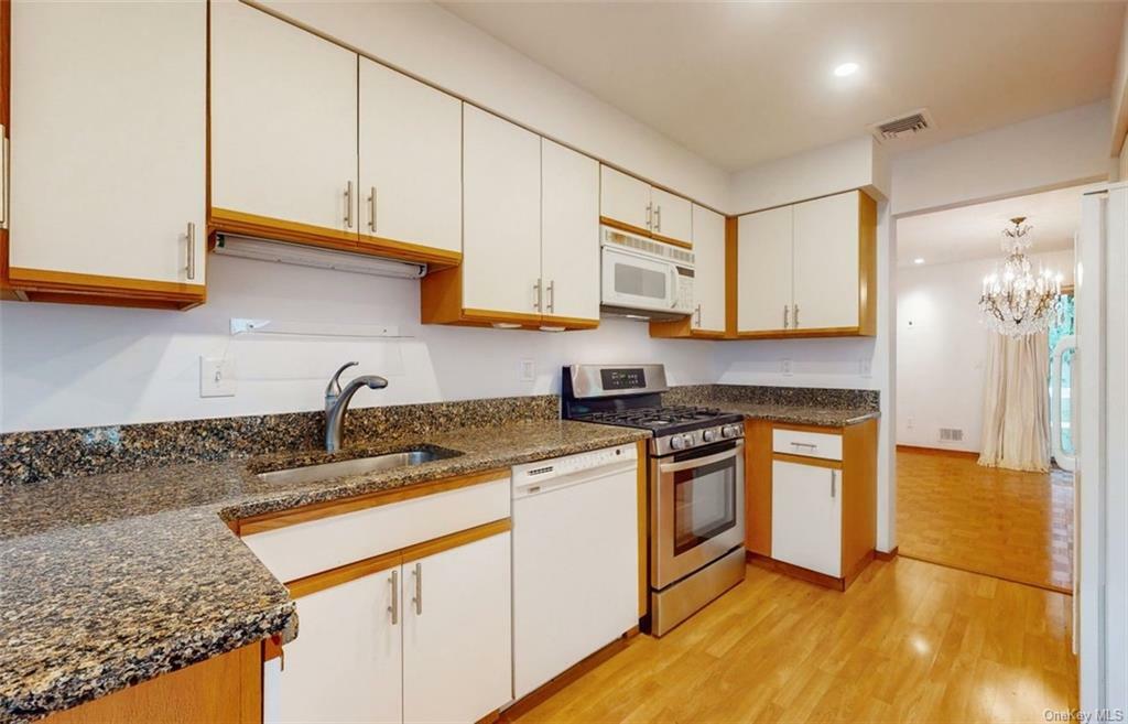 Property Photo:  185 Stone Oaks Drive  NY 10530 