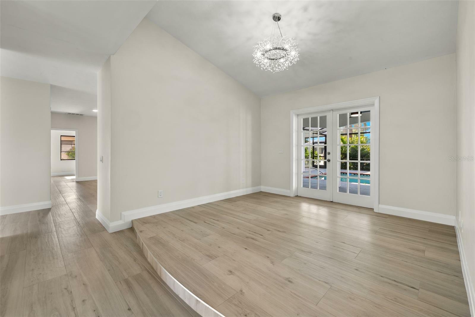 Property Photo:  711 SE 33rd Terrace  FL 33904 