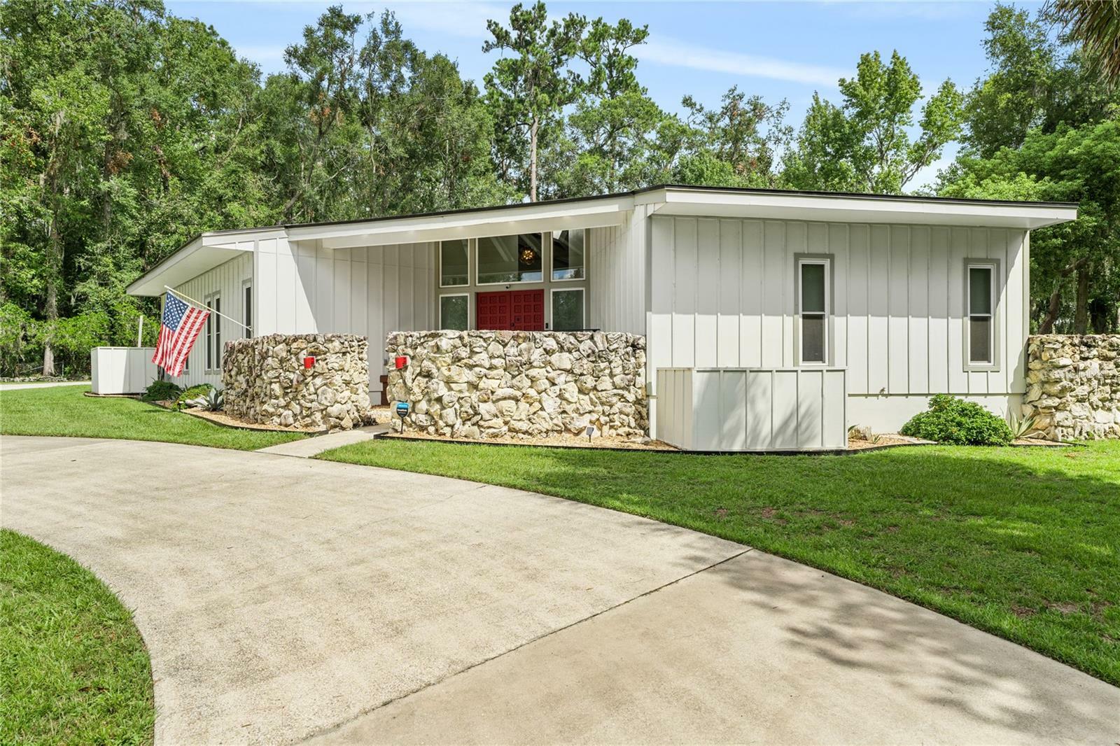 Property Photo: 783 SW Vanwood Court FL 32025