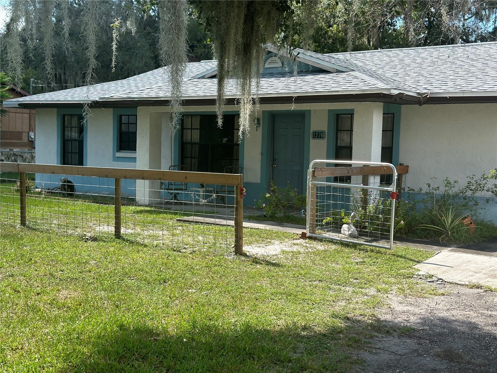 Property Photo: 1276 Cr 443 FL 33538