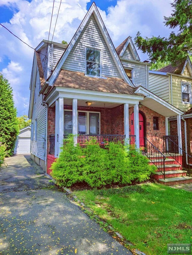 Property Photo:  27 Oakdale Avenue  NJ 07041 