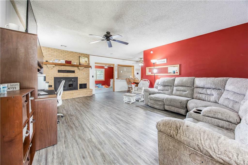 Property Photo:  1307 W Hickory Street  KS 67301 