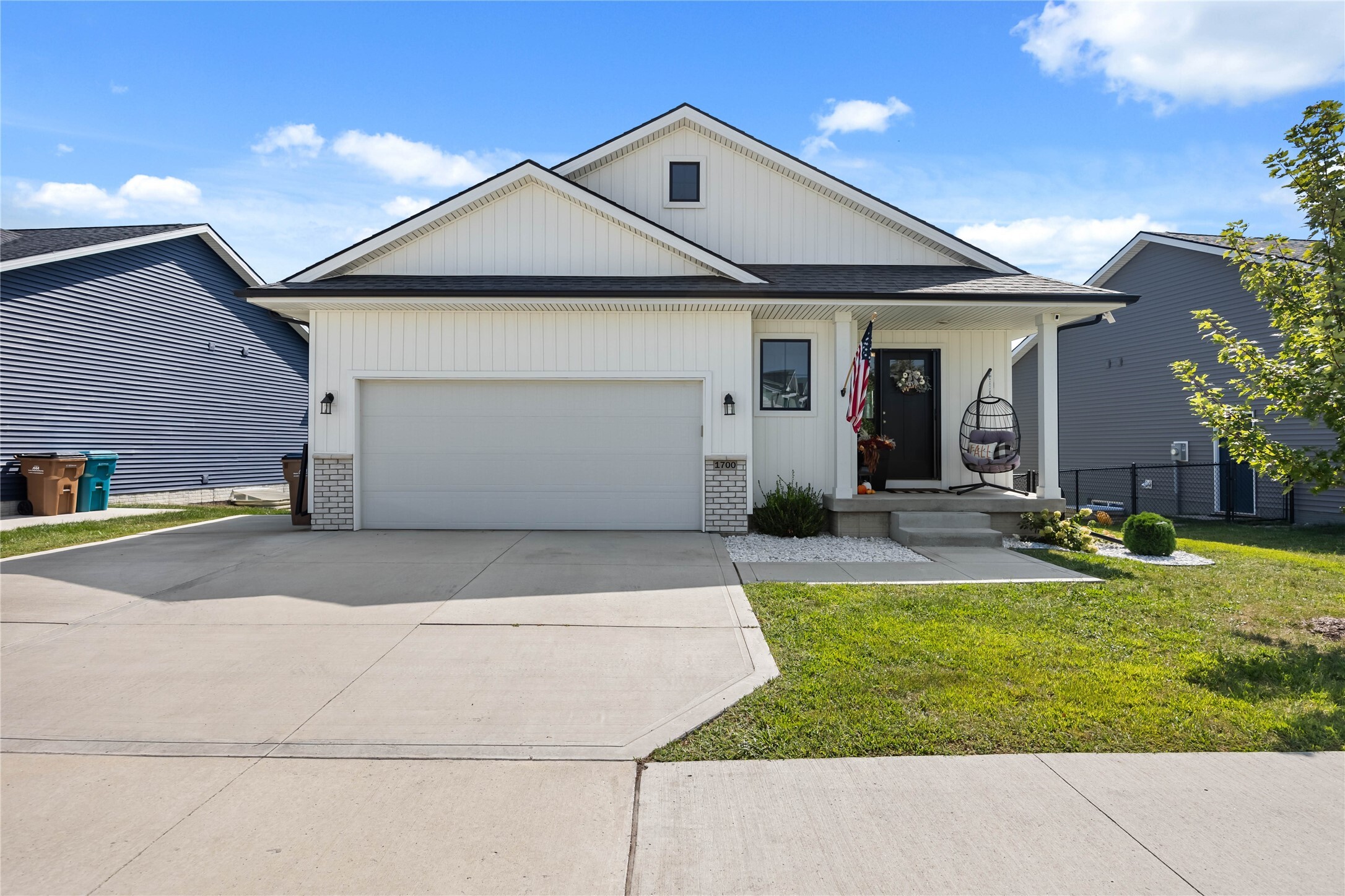 Property Photo: 1700 E 18th Street IA 50211