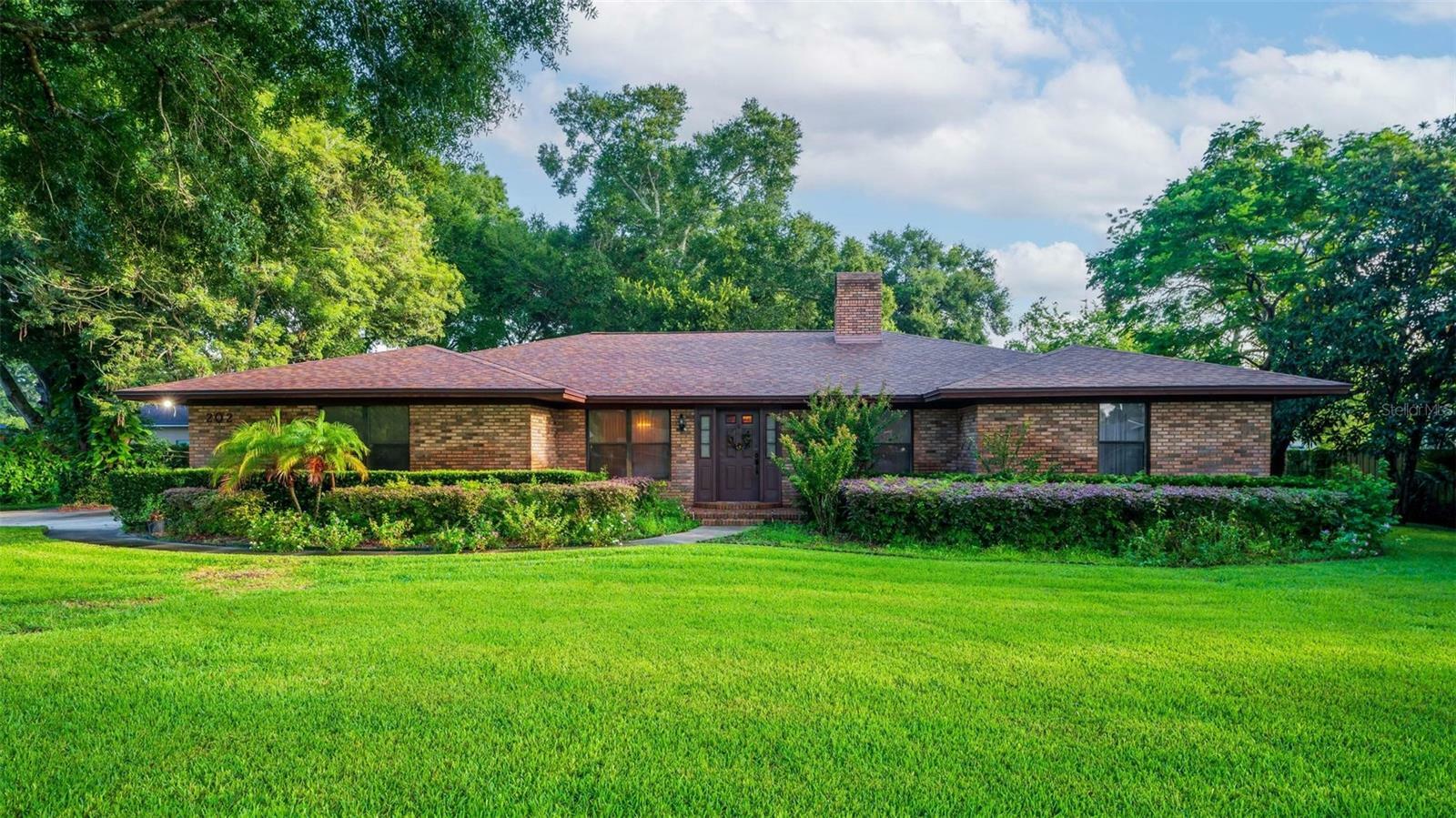 Property Photo: 202 Bedford Road FL 32714