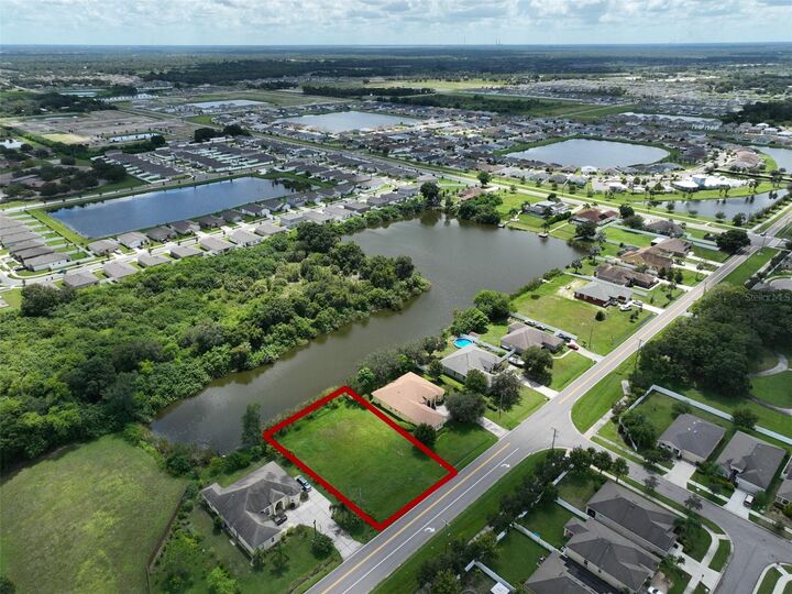 Property Photo: 1102 6th Street SE FL 33570