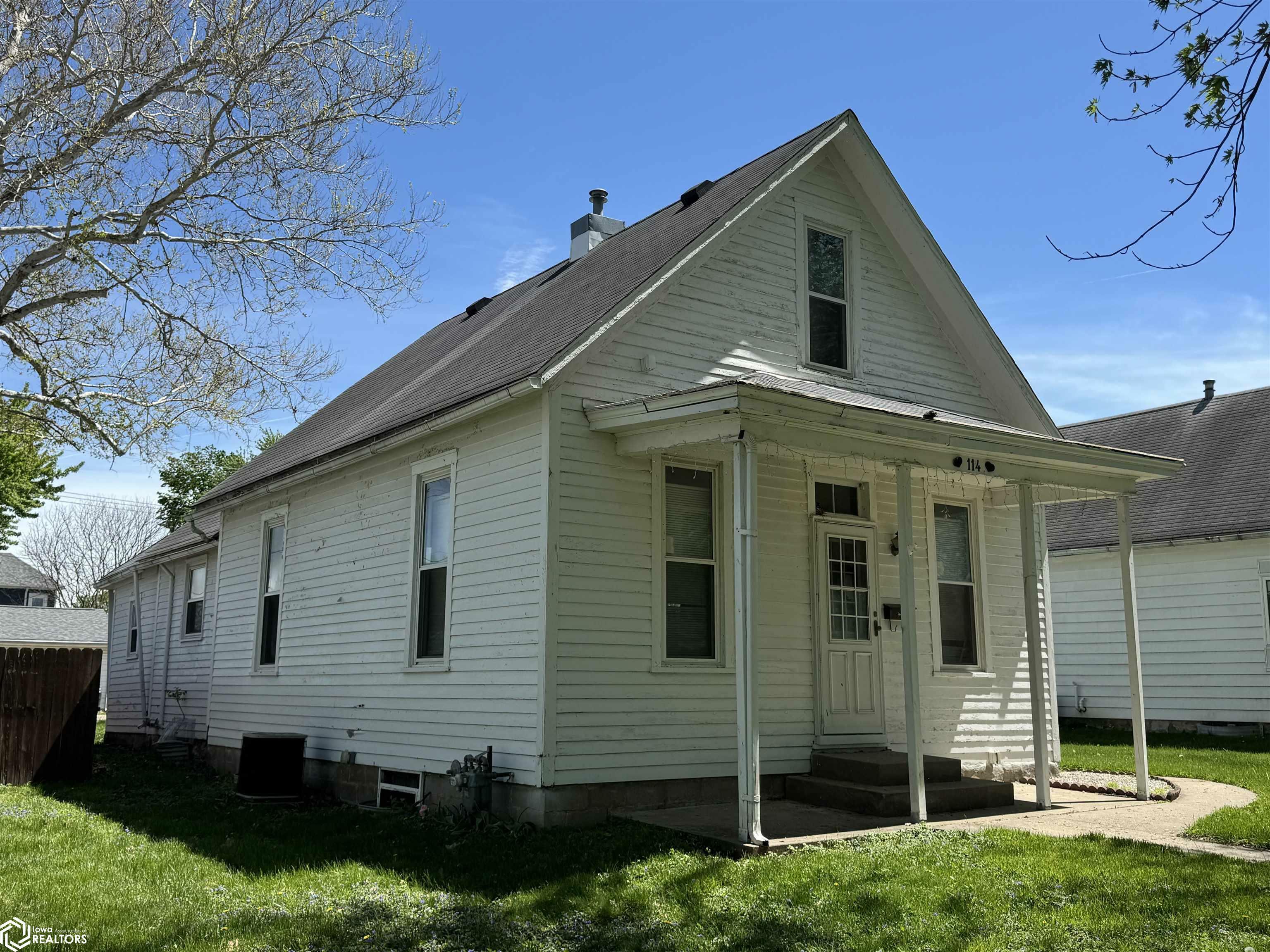 Property Photo:  114 Ballard Street  IA 52655 