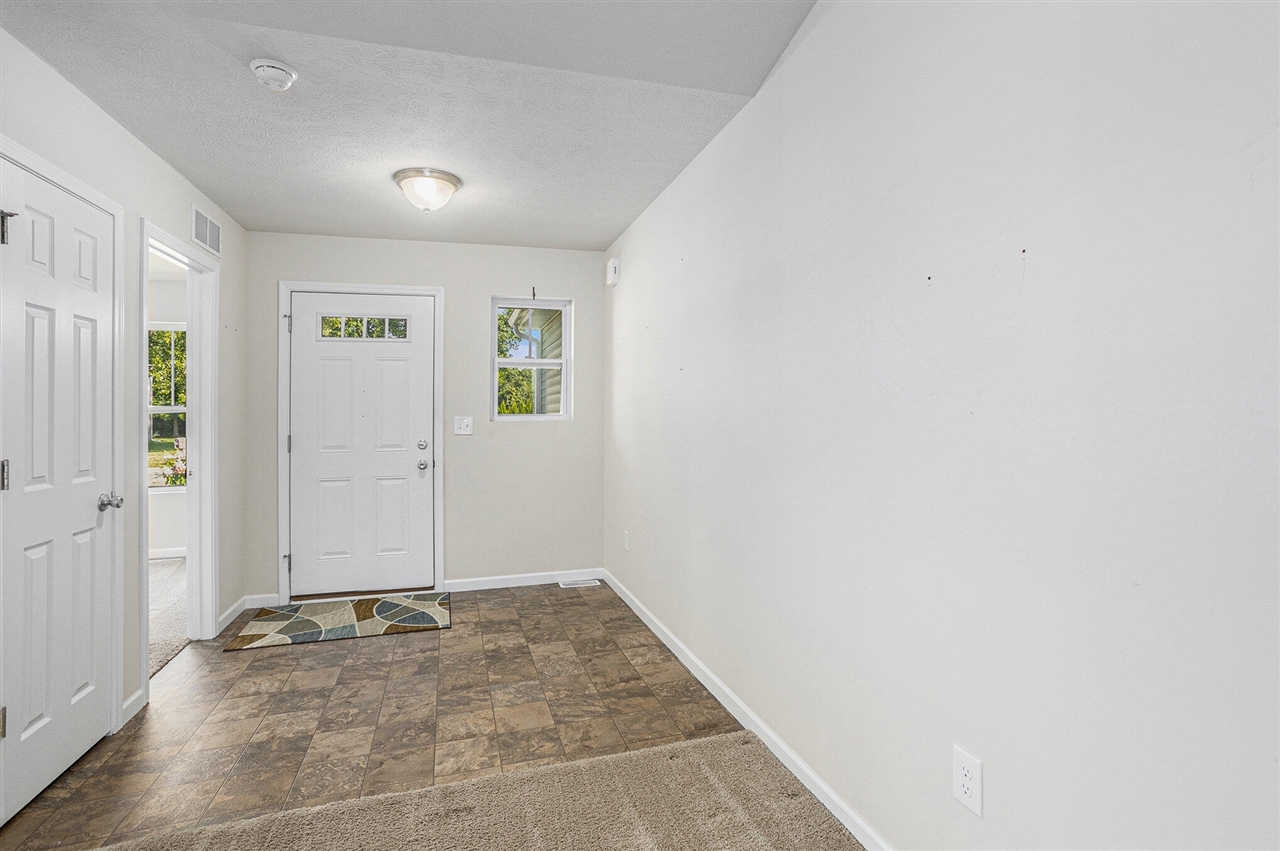 Property Photo:  