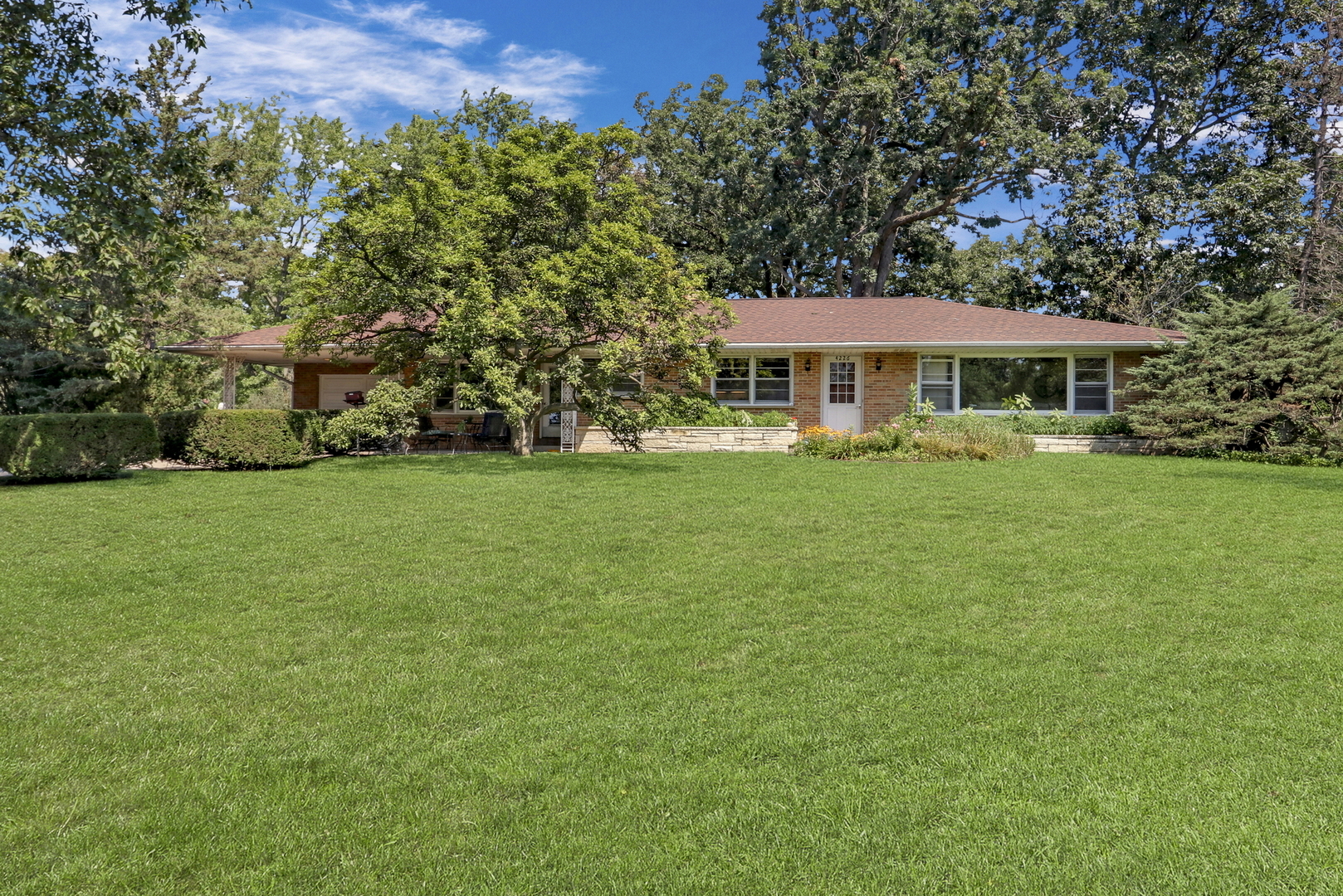 Property Photo:  4226 N Brown Circle  IL 60031 