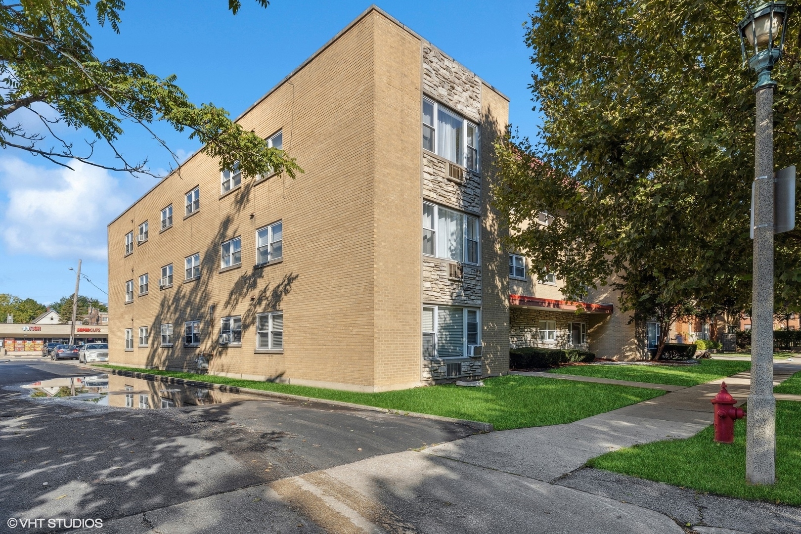 Property Photo:  415 S Maple Avenue 703  IL 60302 