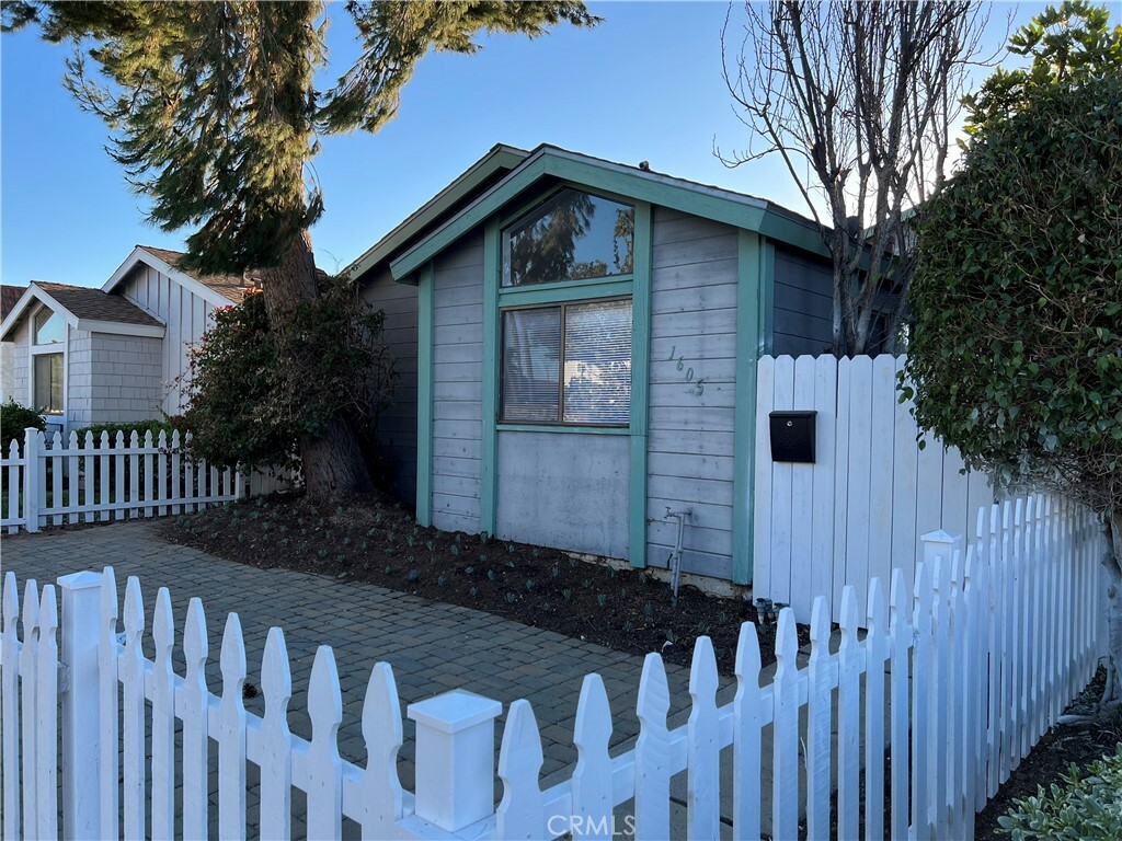 Property Photo:  1605 Huntington Street  CA 92648 