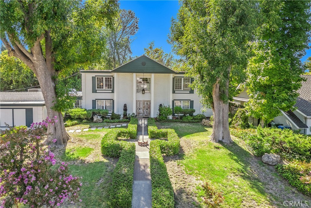 Property Photo:  4917 Kelvin Avenue  CA 91364 