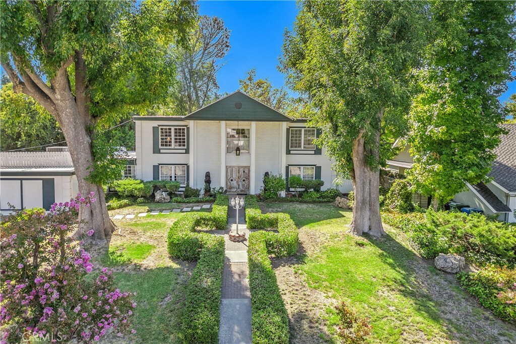 Property Photo:  4917 Kelvin Avenue  CA 91364 