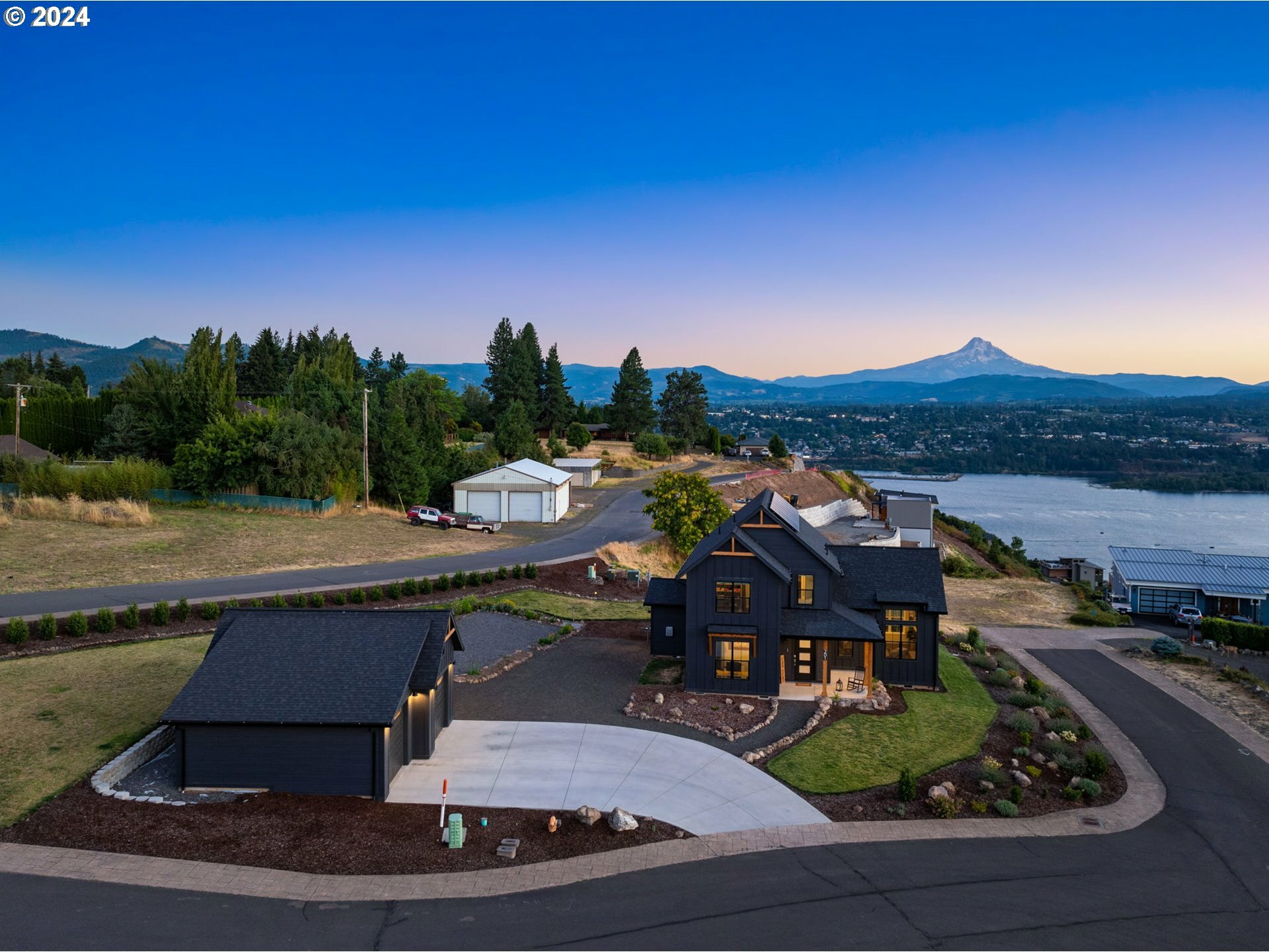 Property Photo:  201 Sterling Blvd  WA 98672 