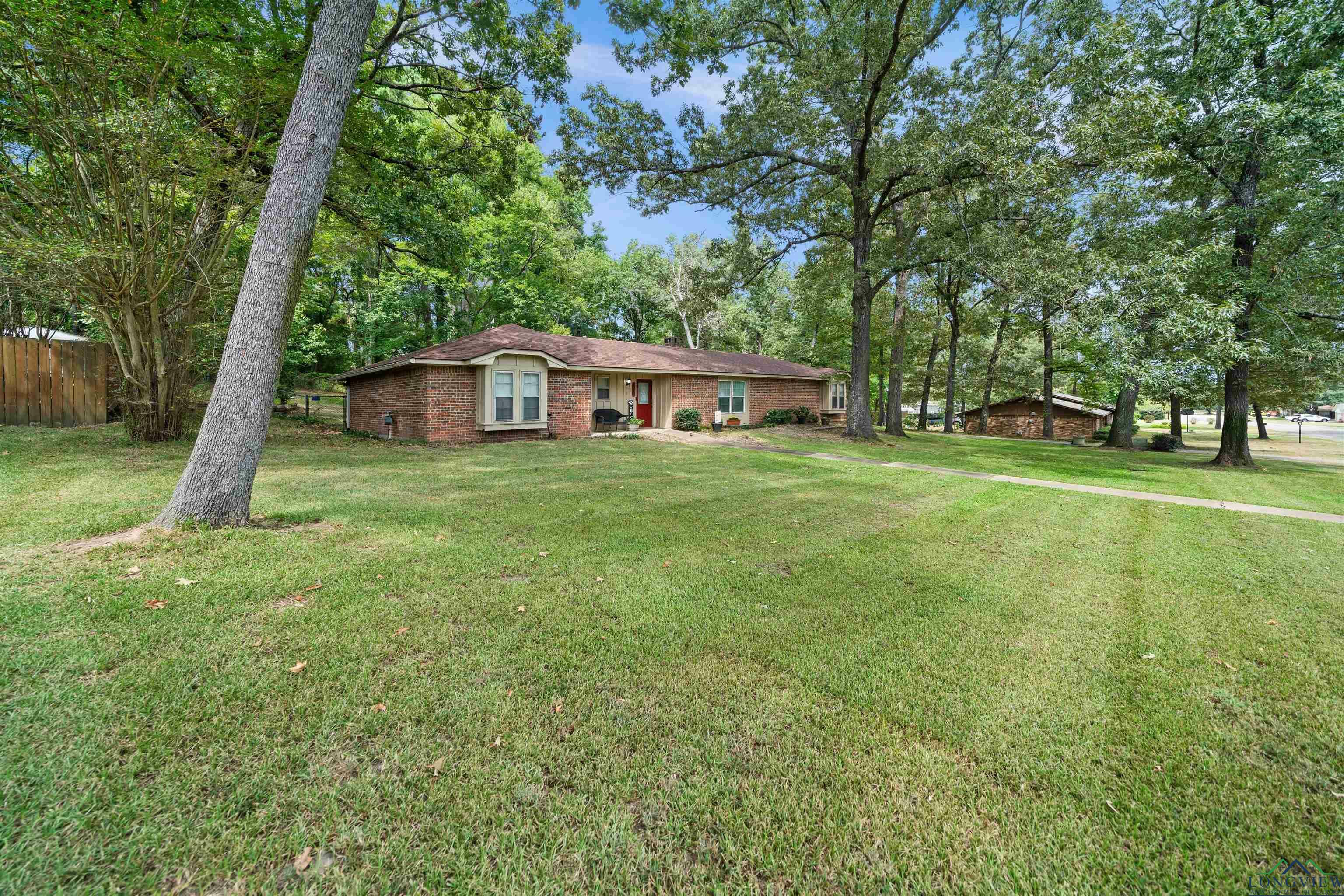 Property Photo:  1013 Creekwood Lane  TX 75602 