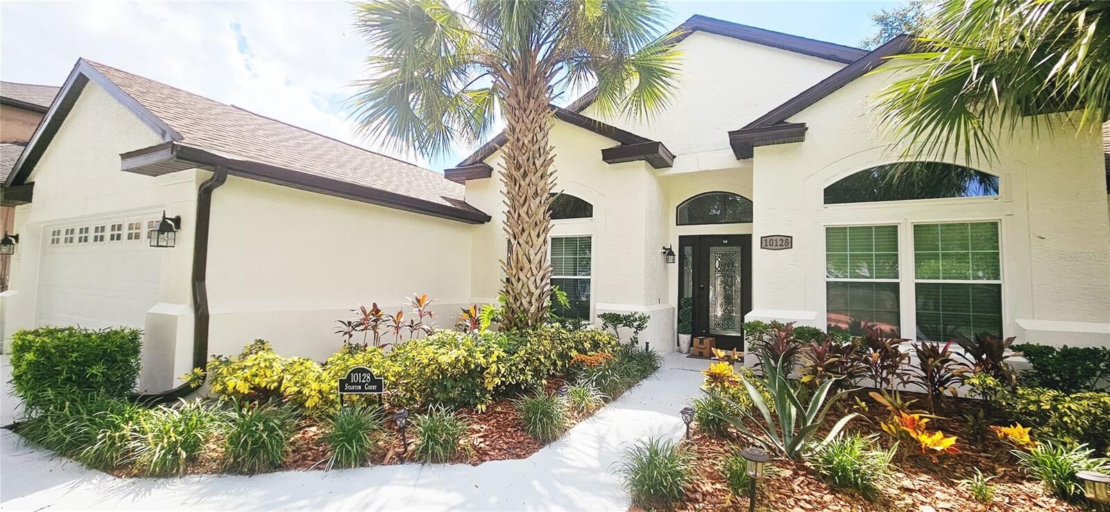 Property Photo: 10128 Stanton Court FL 32836