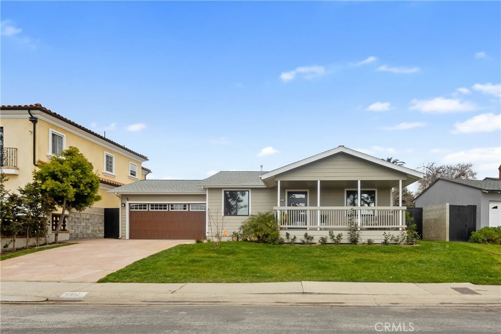 Property Photo:  8912 Yorktown Avenue  CA 90045 