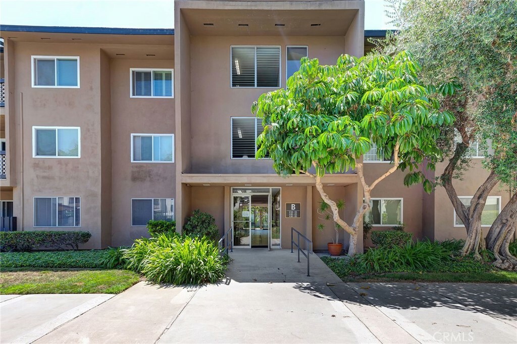 Property Photo:  12200 Montecito Road B322  CA 90740 