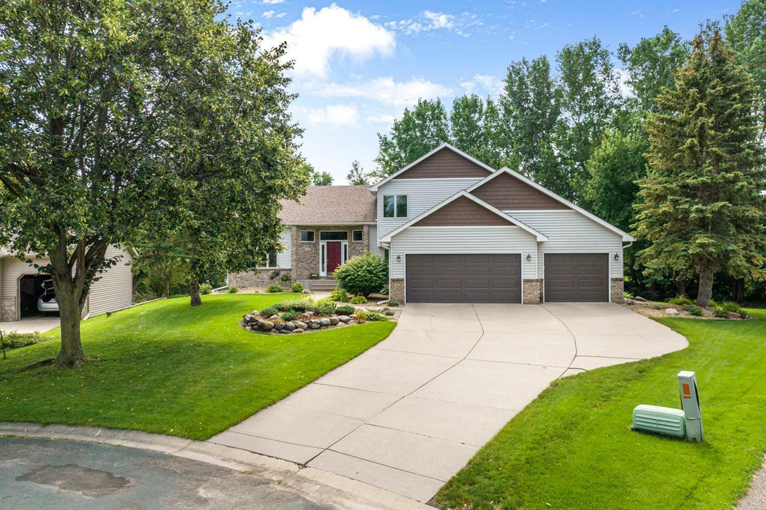 Property Photo:  526 Linden Lane  MN 55014 