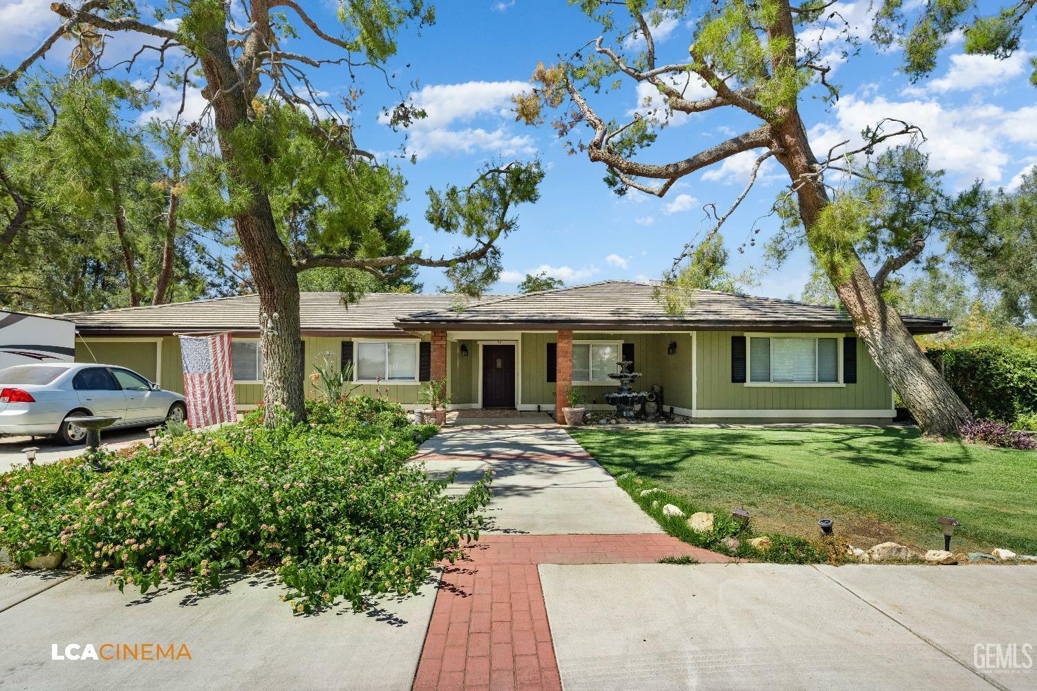 Property Photo:  3818 View Street  CA 93306 